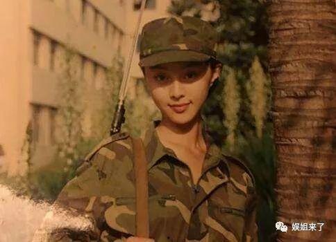 明星夫妻穿军装照片,明星夫妻的硬核风采