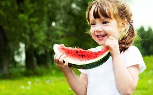 宝宝吃瓜小说,宝宝吃瓜的甜蜜时光